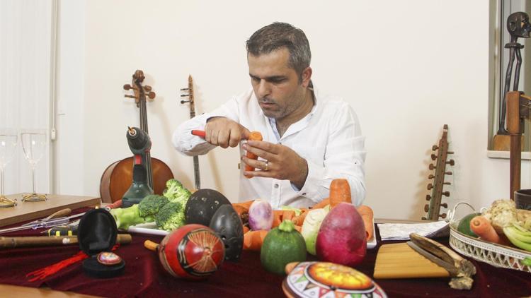 Öğrencileri için sebzeleri ‘enstrüman’ yaptı