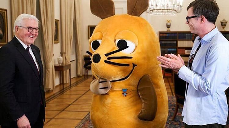 Almanya Cumhurbaşkanı Steinmeierden fareye liyakat nişanı