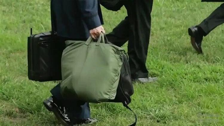 Putinin nükleer çantası ilk kez görüntülendi
