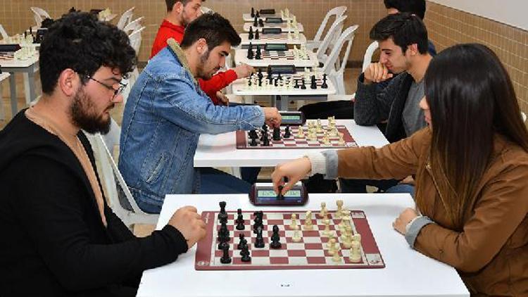 Osmaniyede, ödüllü satranç turnuvası
