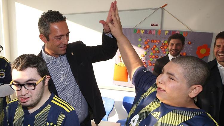 Ali Koç ve Fenerbahçeli futbolculardan okul ziyareti