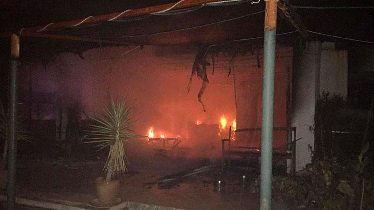 Tuğba Özayın komşusu İngiliz çiftin evi yandı