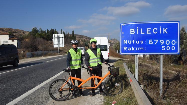 Görme engelli genç 35 kilometre pedal çevirdi