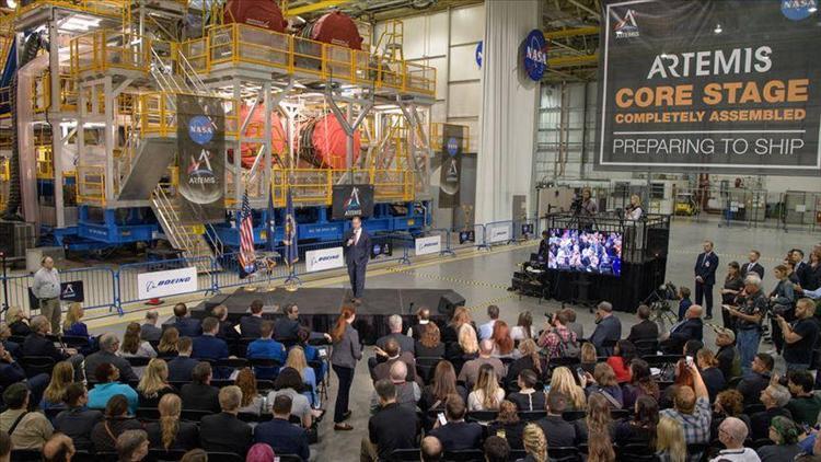 NASA Ay görevinde kullanılacak roket platformunu görücüye çıkardı