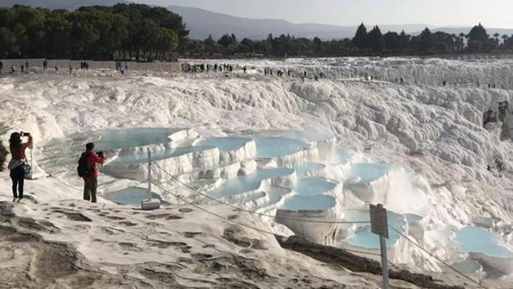 Pamukkaleye ziyaretçi akını