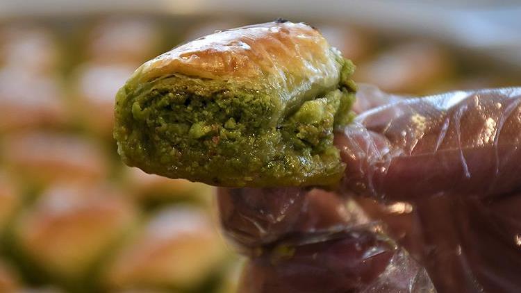 Baklava üreticileri fıstık stokçularından rahatsız