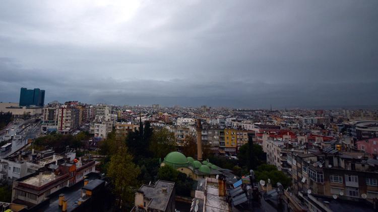 Kırmızı kod verilen Antalyada korkulan olmadı, renk turuncuya döndü