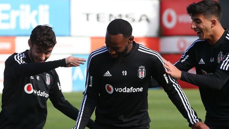 Beşiktaşa Fenerbahçe derbisi öncesi NKoudou ve Ruiz müjdesi