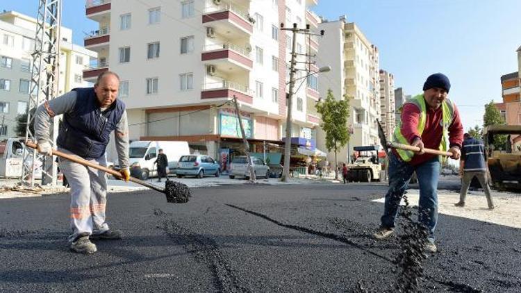 Erdemli’de asfalt çalışmaları devam ediyor