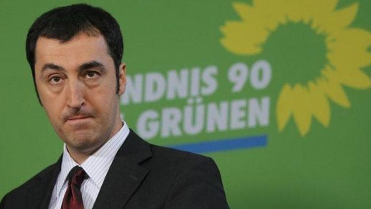 Cem Özdemir’in evine taşlı saldırı