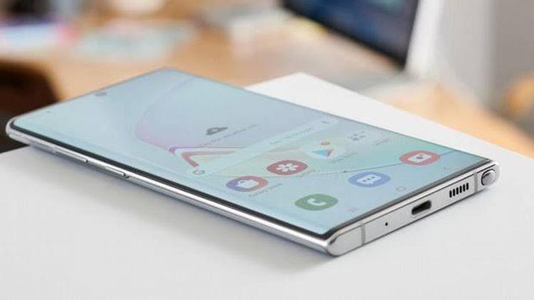 Samsungun Türkiyeye yeni telefon sevkiyatını durdurduğu iddia edildi