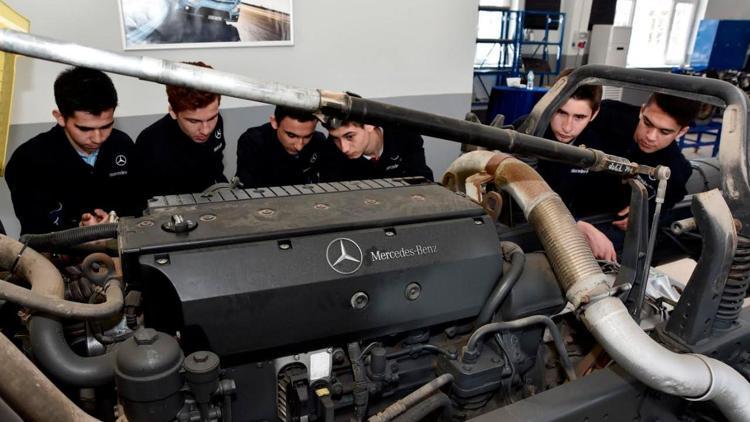 Mercedes-Benz Türk, 5 Mesleki ve Teknik Anadolu Lisesi Laboratuvarı’nı yeniledi