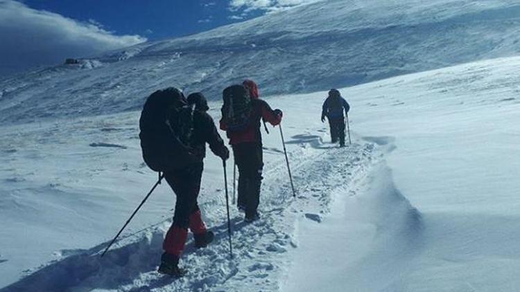 Kayıp dağcıları arama çalışmalarında 17nci güne girildi