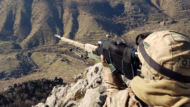 Kıran-8 operasyonunda PKKnın sığınak ve barınakları imha ediliyor