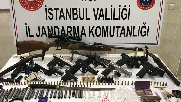 Silah ve uyuşturucu imal eden dükkana jandarma baskını