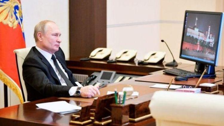 Putinin hâlâ Windows XP işletim sistemli bilgisayar kullandığı ortaya çıktı
