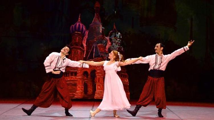 İzmir Devlet Opera ve Balesi Fındıkkıranı sahneleyecek