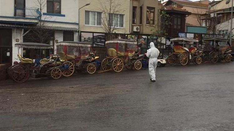 Adalar’da faytonlar durduruldu... Ziyaretçiler yürüyor ya da bisiklet kiralıyor