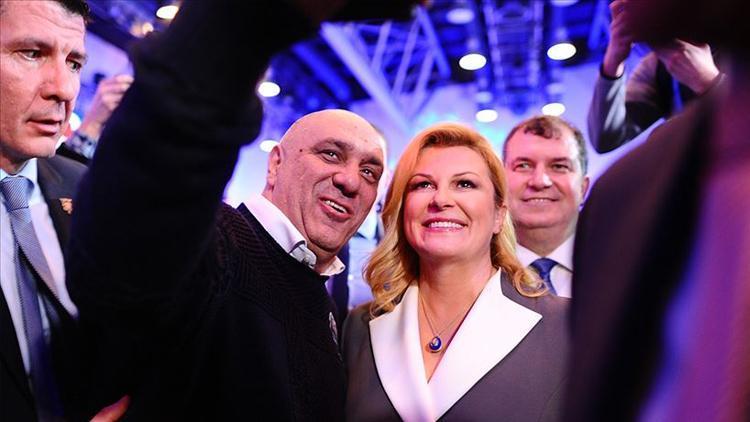Hırvatistandaki cumhurbaşkanlığı seçimde ikinci tura Milanovic ile Kitarovic kaldı