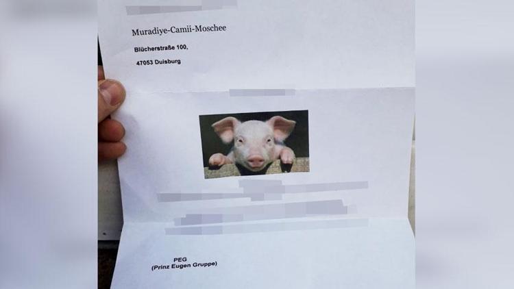 Camiye domuz fotoğraflı hakaret mektubu