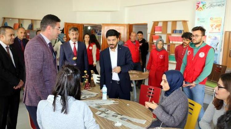 Gençlik Hizmetleri Genel Müdürü Topoğlu, Niğdede gençlerle buluştu