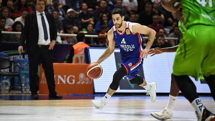 Anadolu Efes, TOFAŞı yenip liderliğini devam ettirdi