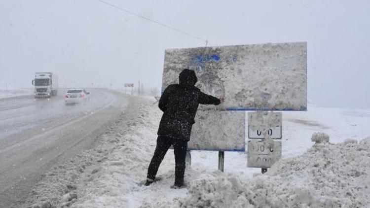 Sivasta kar etkili oldu, 24 köy yolu kapandı