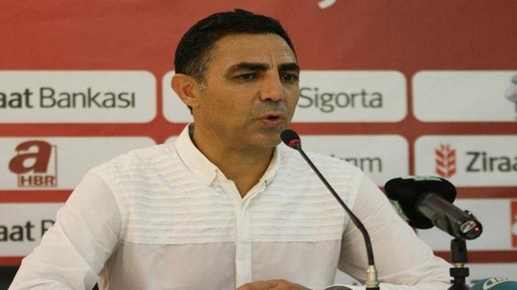 TFF 1. Lig ekiplerinden Eskişehirspor’da teknik direktörlüğe Mustafa Özer getirildi.