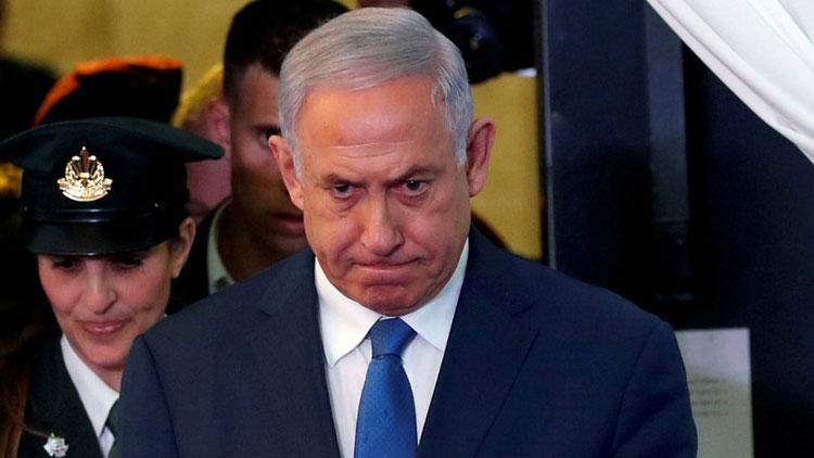 Binyamin Netanyahu saldırı alarmı nedeniyle sahneden indirildi