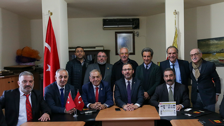 Bakan Kasapoğlu, Taksim Spor Kulübü’nü ziyaret etti