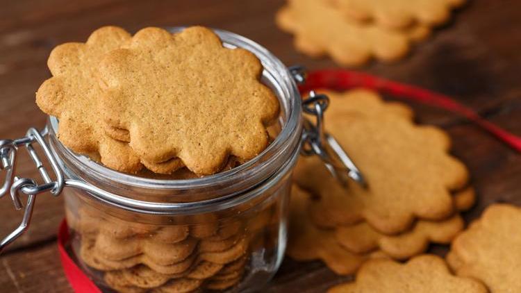 Şekersiz, tarçınlı ve zencefilli yılbaşı kurabiyesi nasıl yapılır?