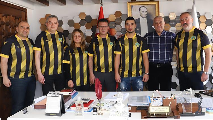 Fenerbahçenin eski futbolcusu Gökhan Emreciksin, Alaşehir Belediyesporda