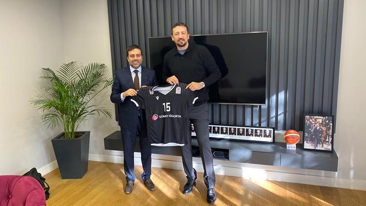 Beşiktaş yöneticisi Umut Şenoldan Hidayet Türkoğluna ziyaret
