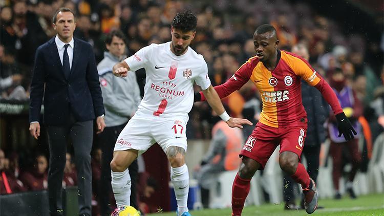 Galatasaray - Antalyaspor maçında Nihat Özdemir ve Tarık Çamdala protesto