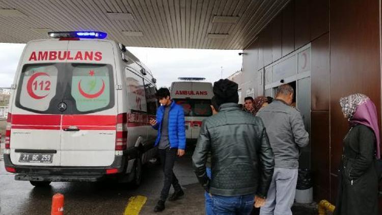 Diyarbakırda aynı iş yerinden aldıkları tatlılardan yiyen 60 kişi hastanelik oldu