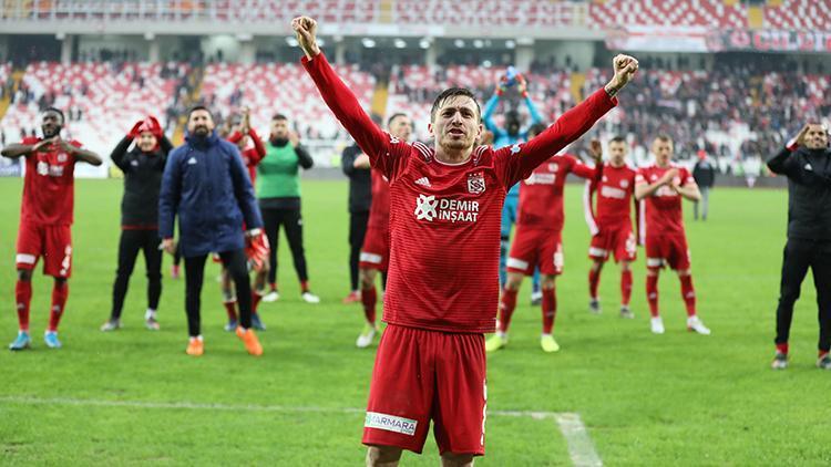 Sivasspor, Süper Ligde ilk devreyi 3. kez lider tamamladı