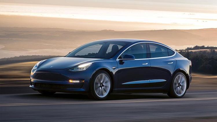 Tesla, Çinde üretilen ilk Model 3 otomobilleri teslim etti