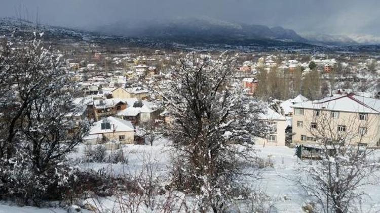 Antalyanın yüksek ilçelerinde kar yağışı etkili oldu