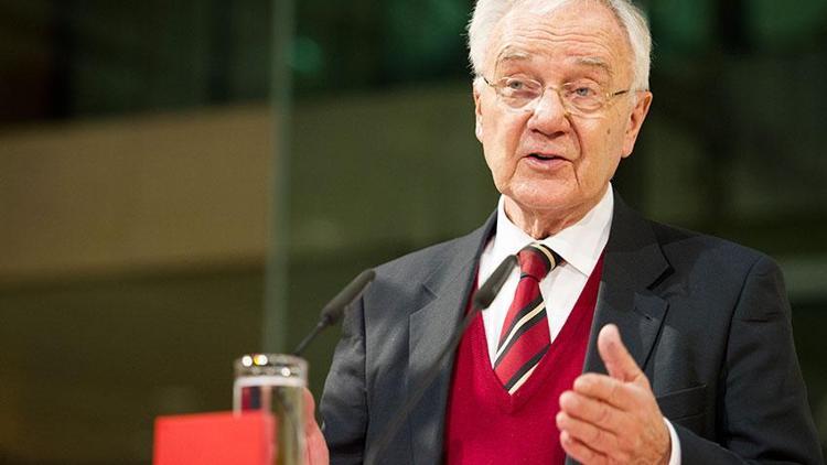 Eski Başbakan Stolpe hayatını kaybetti