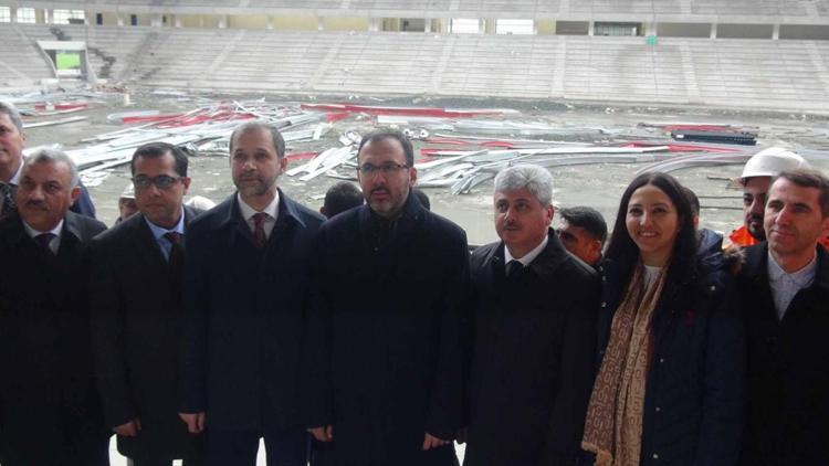 Bakan Kasapoğlundan Hatay Stadyumu inşaatında inceleme