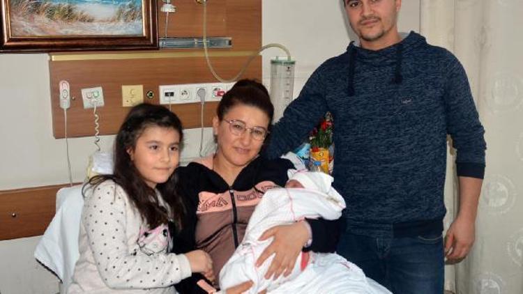 Turgutluda yeni yılın ilk bebeği Hatice Sena