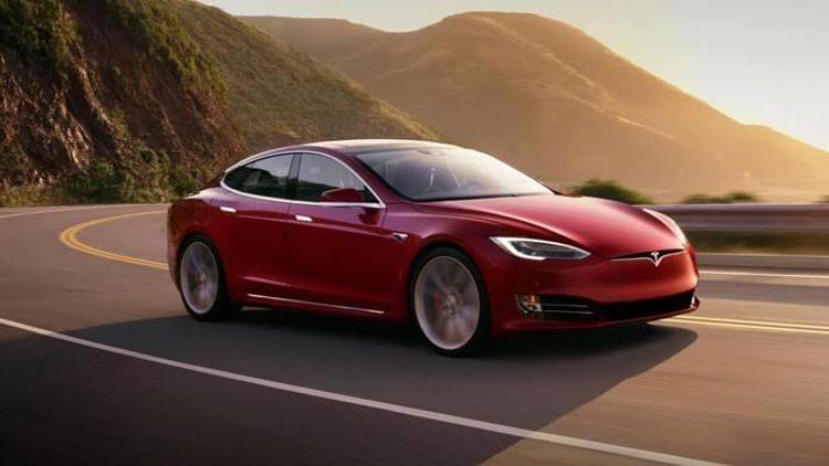 Tesla, Çinde ürettiği ilk otomobilleri teslim etti