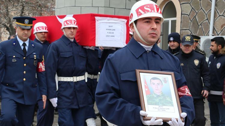Şehit Piyade Er Ayhan Çam, gözyaşlarıyla son yolculuğuna uğurlandı