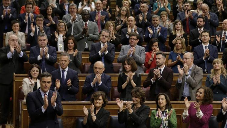 İspanyada azınlık sol koalisyon kuruluyor