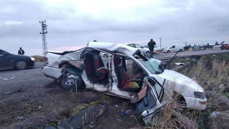 Otomobil, yolcu minibüs ile çarpıştı: 2 ölü, 12 yaralı