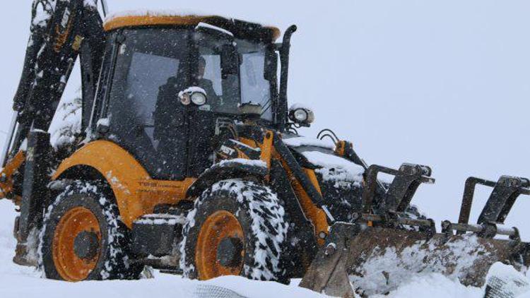 Elazığ’da kardan kapanan 150 köy yolundan 63’ü açıldı