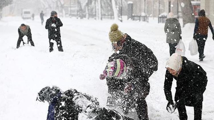 Sivasta yarın okullar tatil mi 7 Ocak Salı günü için kaymakamlıktan son dakika kar tatili açıklaması