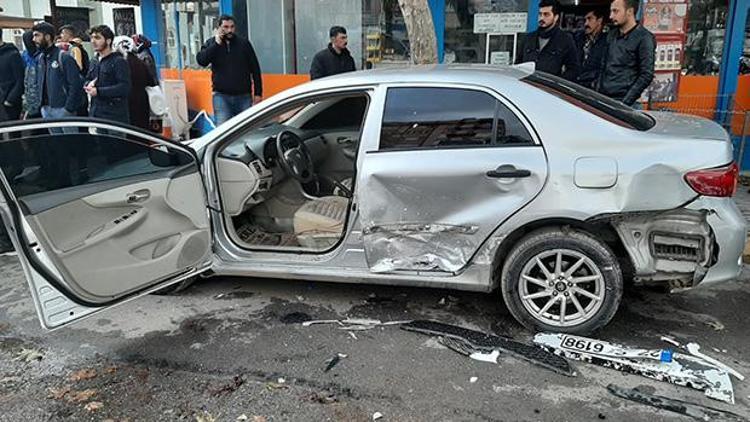 Son dakika... Gaziantepde öğrenci servisi otomobil ile çarpıştı: 16 yaralı