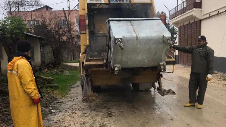 Ceyhan Belediyesi detaylı temizlik çalışmalarını sürdürüyor