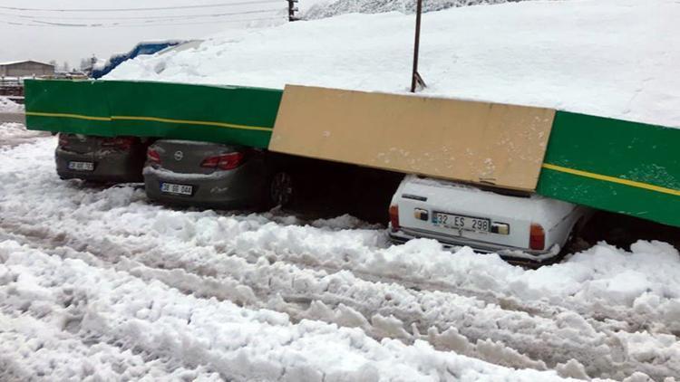 Ispartada 5 otomobilde kar hasarı